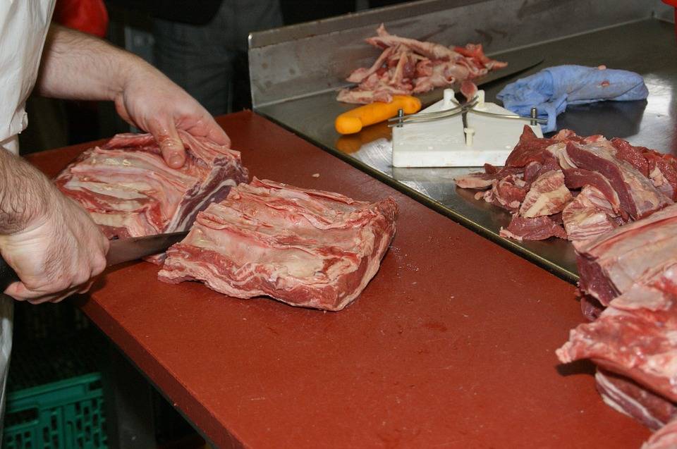 Salerno, sequestrati 150 chili di carne pericolosa per la salute dei consumatori